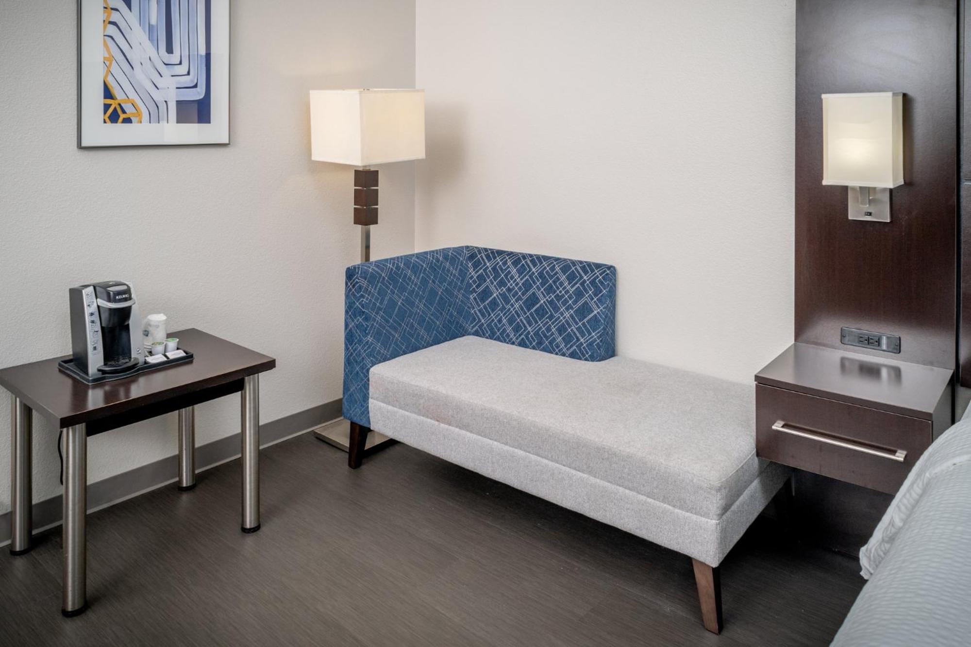 Holiday Inn Express & Suites Cross Lanes By Ihg Zewnętrze zdjęcie